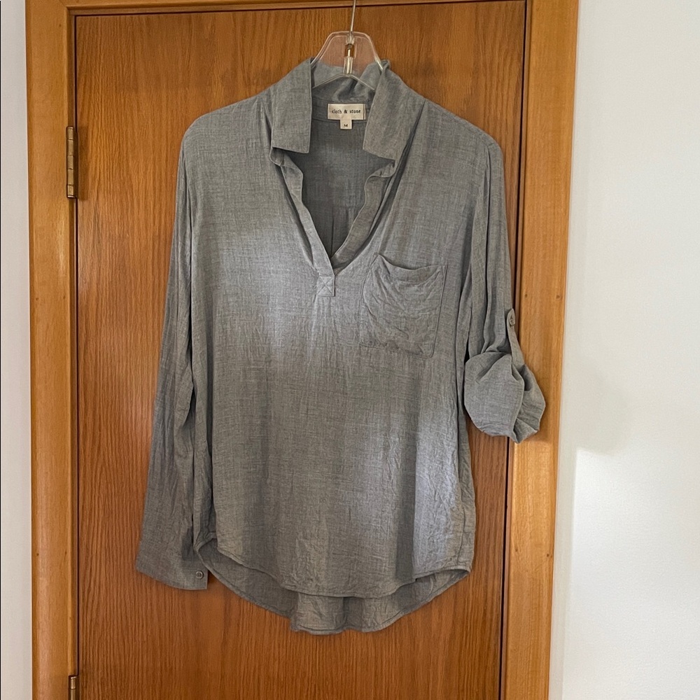 cloth & stone Lightweight Gray Roll-Sleeve V-Neck Blouse
